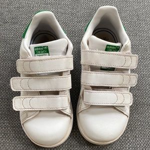 Old school Stan Smiths for toddlers! Size 8 in pretty good condition.